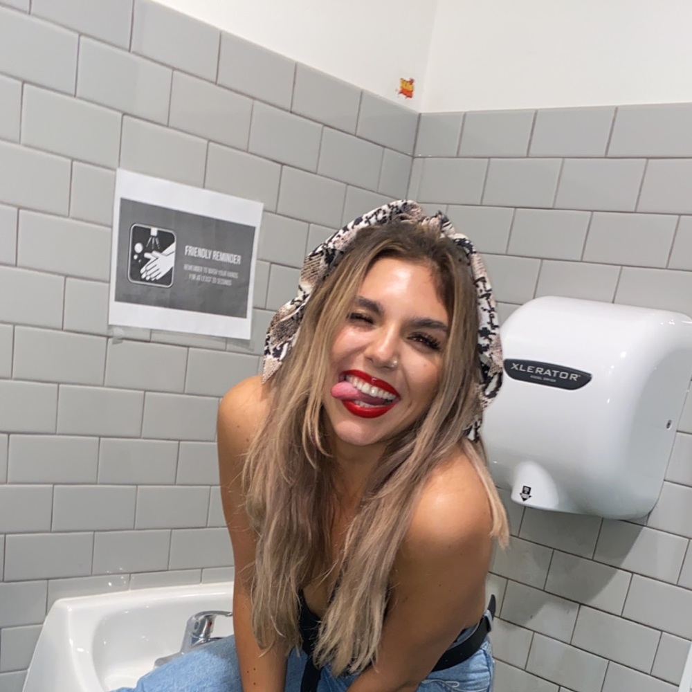 Meet me! 💕 - Picture 2 of 2